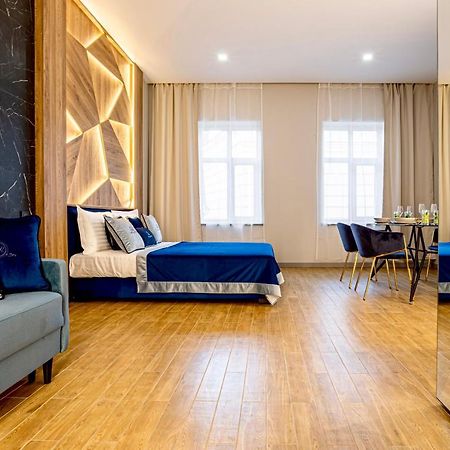 Central Family Boutique Apartments 2 Lviv Exterior photo