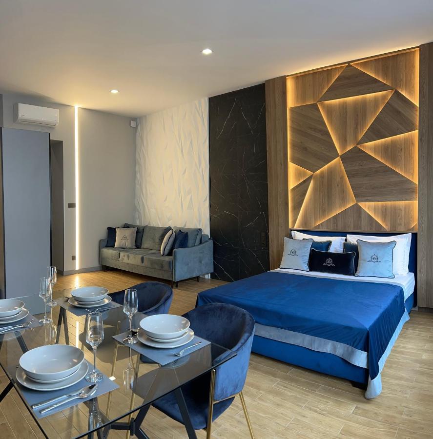 Central Family Boutique Apartments 2 Lviv Exterior photo